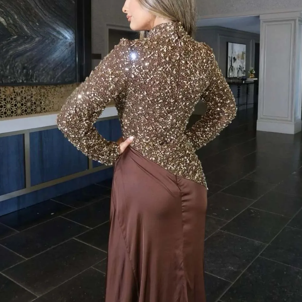 ชุดราตรีหรูหราสั่งตัดพิเศษ ประดับเลื่อมระยิบระยับ ดีไซน์แบบเดรสยาวทรงคลุมไหล่ สำหรับงานกาล่าหรืองานพิธีการ