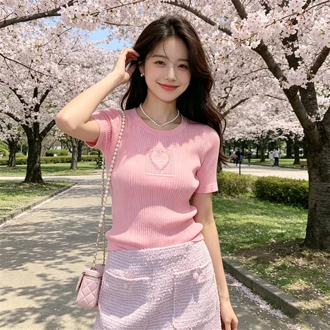Women's Soft Ribbed Knit Round Neck Heart-Shaped Jacquard Short-Sleeve Top, Slim-Fit Heart-Shaped Hollow-Out Casual T-Shirt