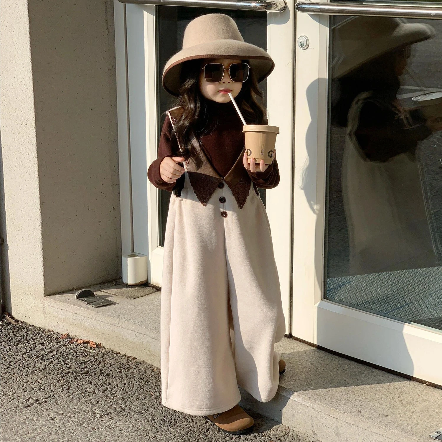 

Fashionable and Elegant Kids Clothes Girls Autumn New Korean Style Two-piece Set Coffee Color Long Sleeved Top + Lapel Overalls