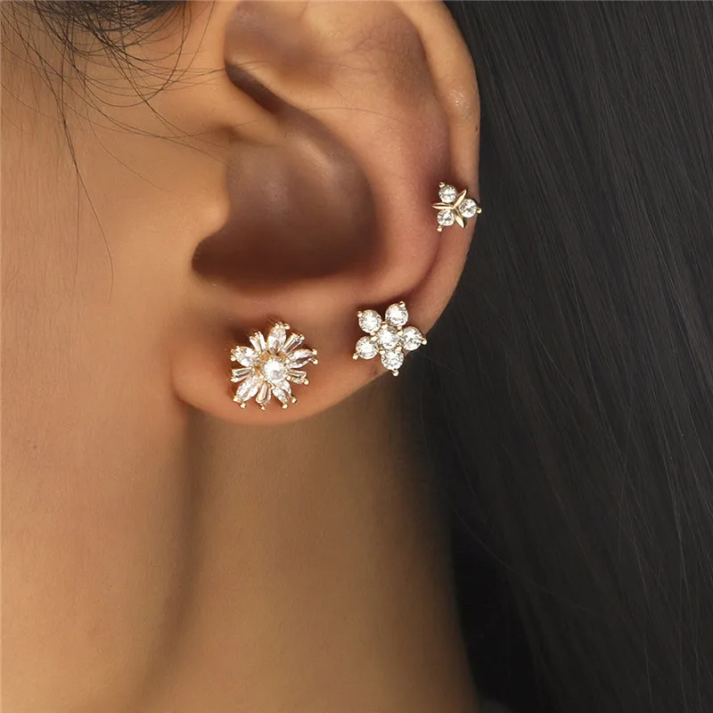 Exquisite Rhinestone Leaf Clips Earrings for Women Fashion Climbers No Piercing Fake Cartilage Earring Accessories New Year Gift