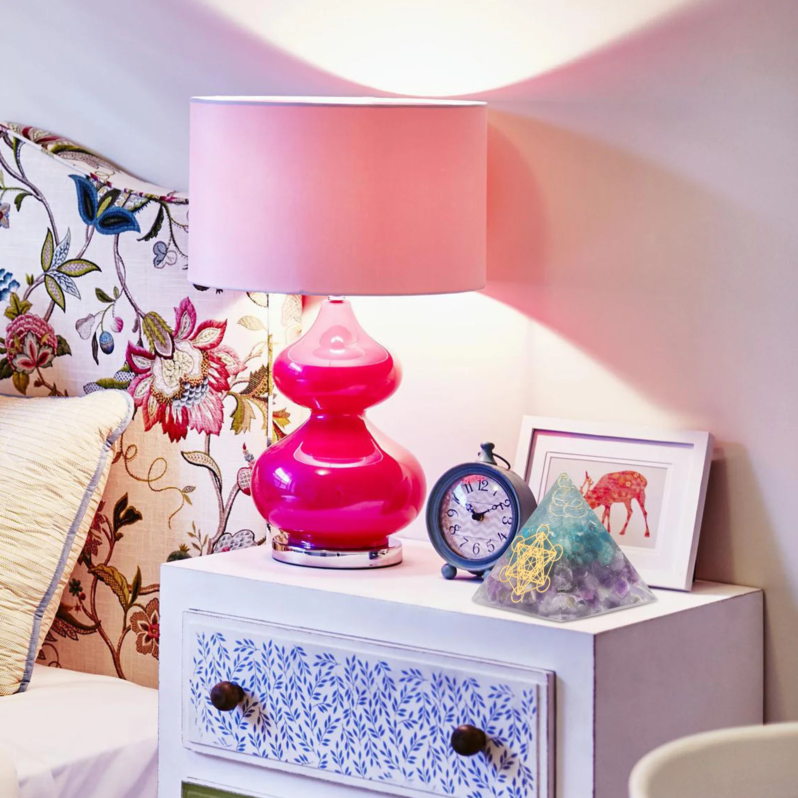 1 stks Crystal Energy Chip Amethist Piramide Decoratieve Fengshui Desktop Home Welvaart Ornament Positieve Energie Decor