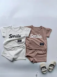 2024 Sommer neue Baby Kurzarm Kleidung Set Baby Mode Brief druck Freizeit anzug Kleinkind Junge Mädchen atmungsaktive Shorts Outfits