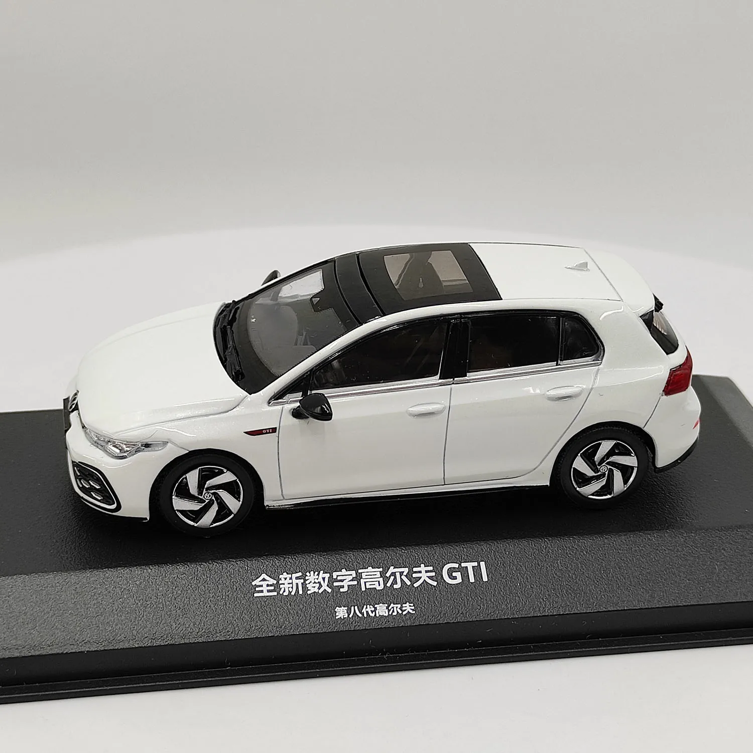 دييكاست 1:43 مقياس فولكس فاجن جولف GTI 8th الجيل جولف سبيكة سيارة نموذج تحصيل لعبة هدية تذكارية عرض حلية