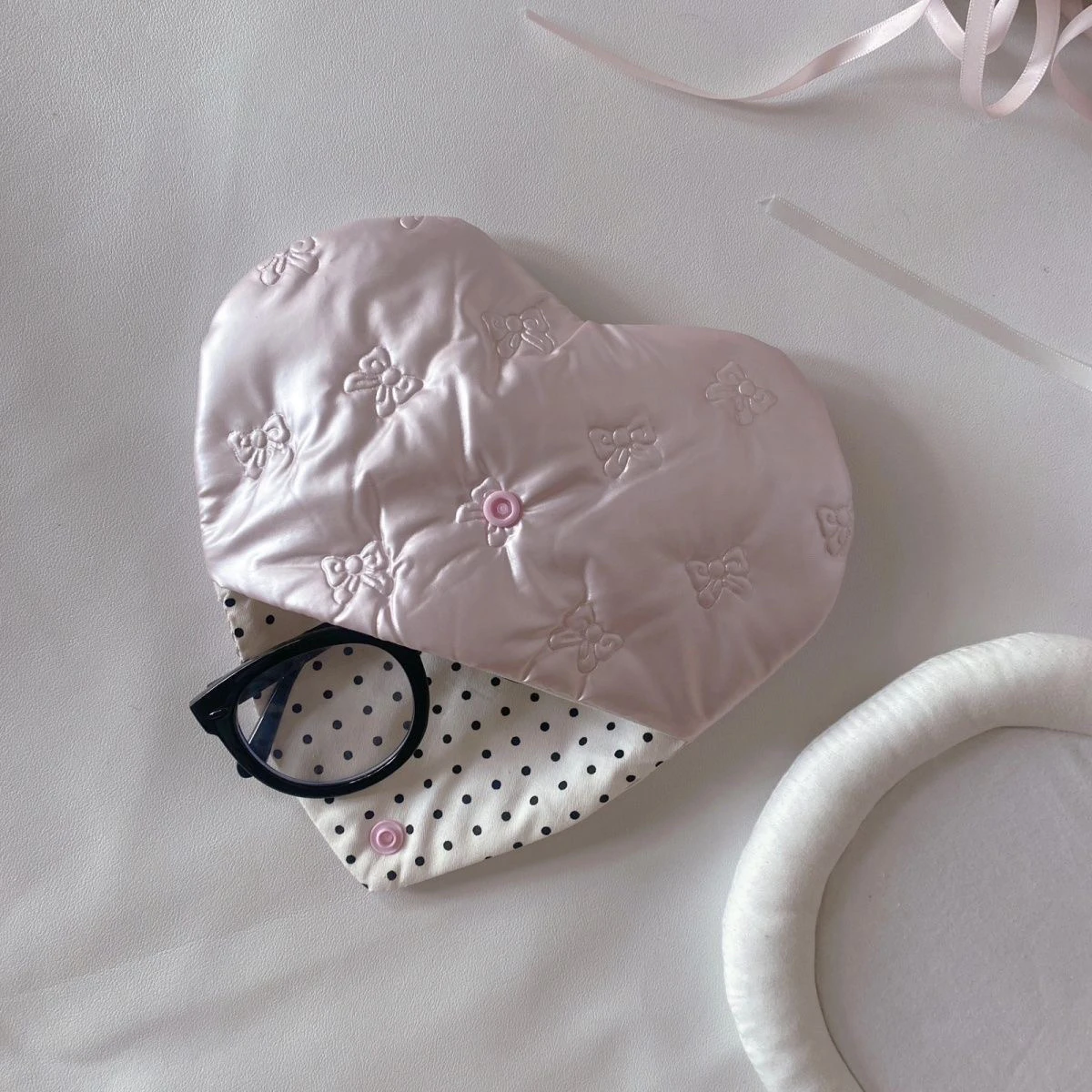 

2025 New Heart-aped Portable Eyeglass Bag Women's Faion Versatile Carry-On Eye Wear Case Ele Design Summer Bag