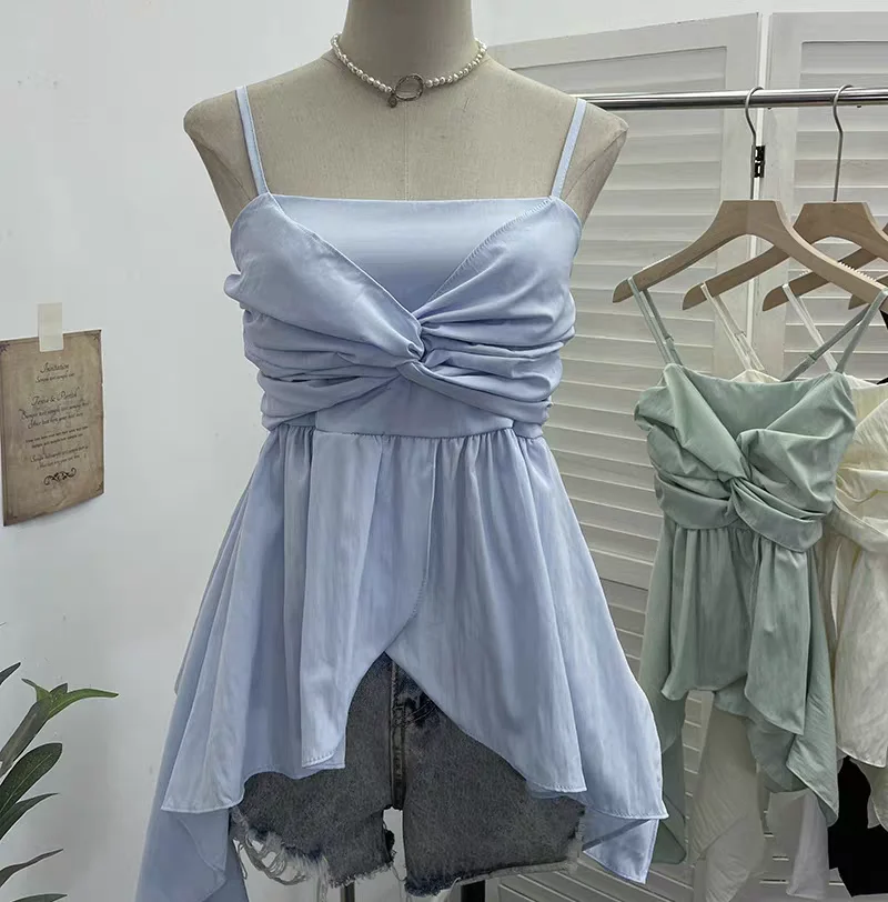 Asymmetrisches Damen-Cami-Top mit Rüschen und gedrehtem Knoten, schmales, kurzes Sommer-Tanktop mit einzigartigem Design, stilvolles, ärmelloses Streetwear-Unterhemd