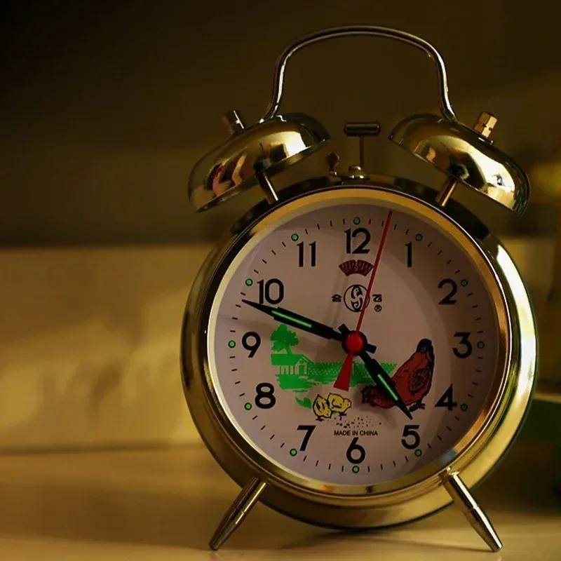 Classic Vintage Mechanical Alarm Clock with Chicken Pecking Rice Tabletop Bedside Metal Decor Manual Wind-up Retro Home Gift