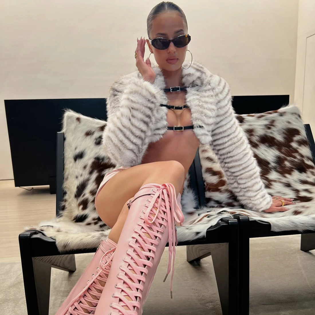 Sexy Fashion Crop Jacket Woman Autumn Trend Furry Warm Style Belt Metal Buckle Cardigan Full Sleeve High Street Jacket