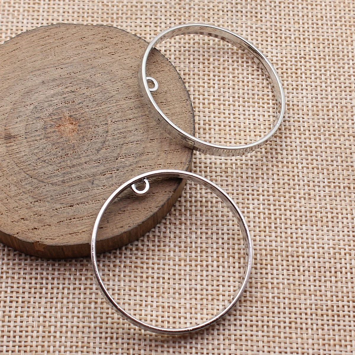 

8pcs 40x40x4mm(1.57x1.57x0.16inch) Rhodium Color Circle Charms Pendants DIY Jewelry Making Accessories