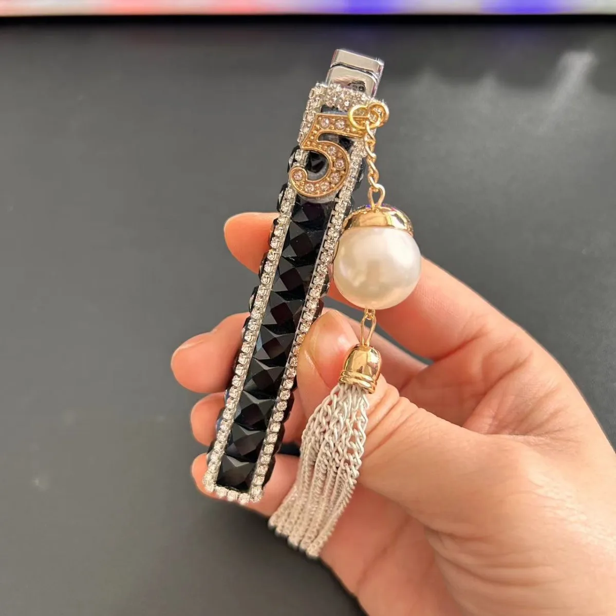 Luxury Crystal-Encrusted Lighter, Cute Tassel Pendant Gas Lighter, Refillable Mini Lighter for Women & Gifting