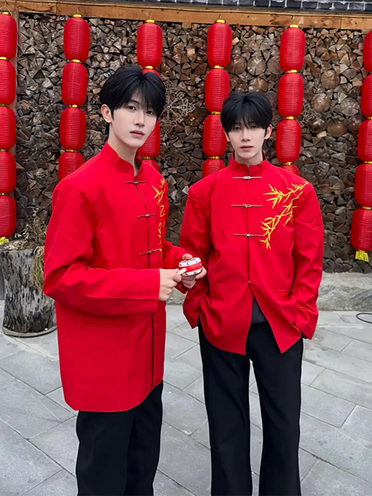 

Новое китайское мужское пальто с подплечниками, красное, для свадьбы, ветрозащитное, премиум-класса, повседневное, из полиэфирного волокна, с длинными рукавами