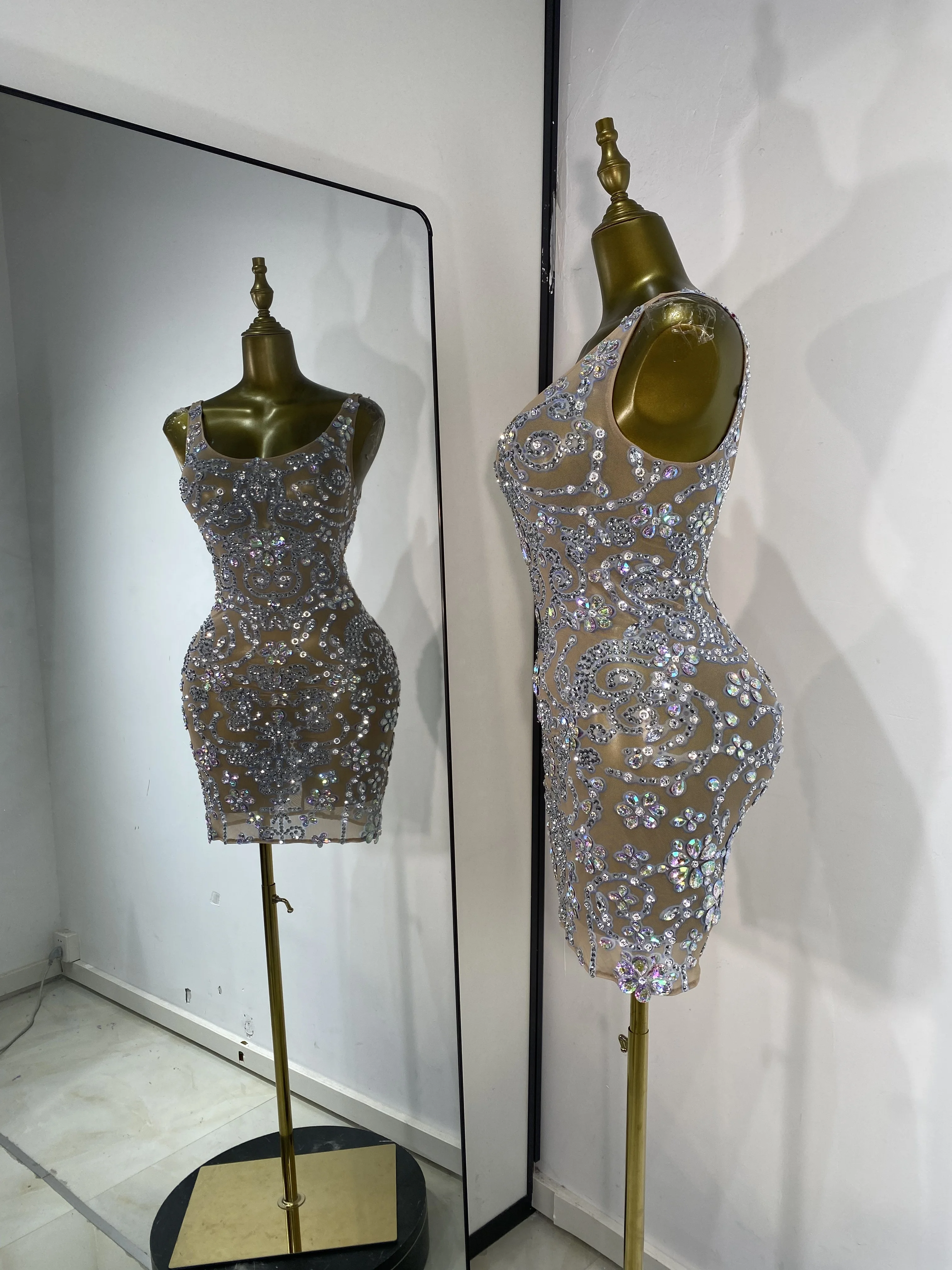 Brilhante strass malha vestido transparente feminino sexy sem mangas bodycon mini celebridade noite clube vestido de festa trajes de palco