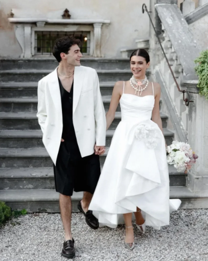 فستان زفاف رومانسي للشاطئ مصنوع يدويًا من الكريب الساتان المثالي فستان زفاف من فيستدوس دي نوفيا بحزام سباغيتي غير متماثل