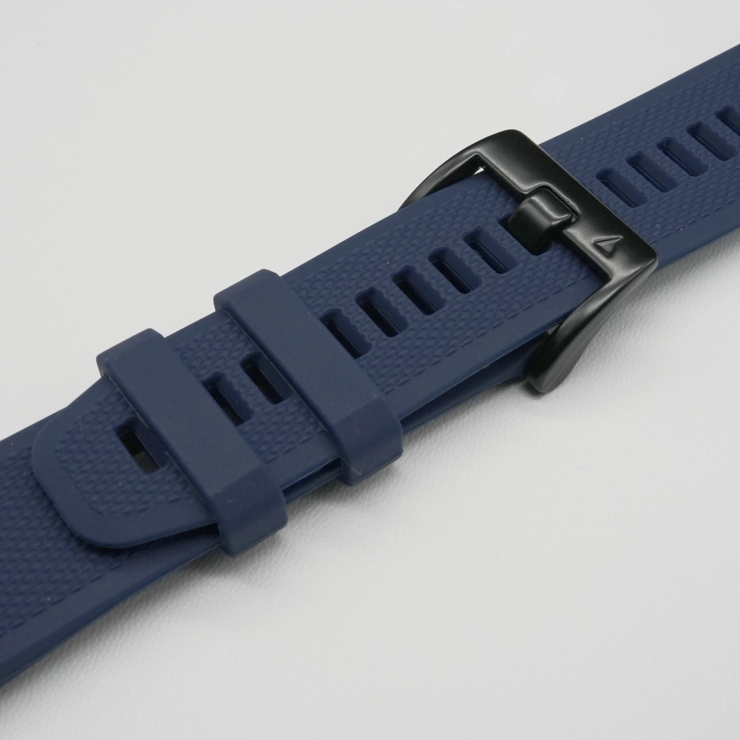 حزام السيليكون مناسب لـ Garmin 22 و26mm، بألوان غنية وأنماط مختلفة.