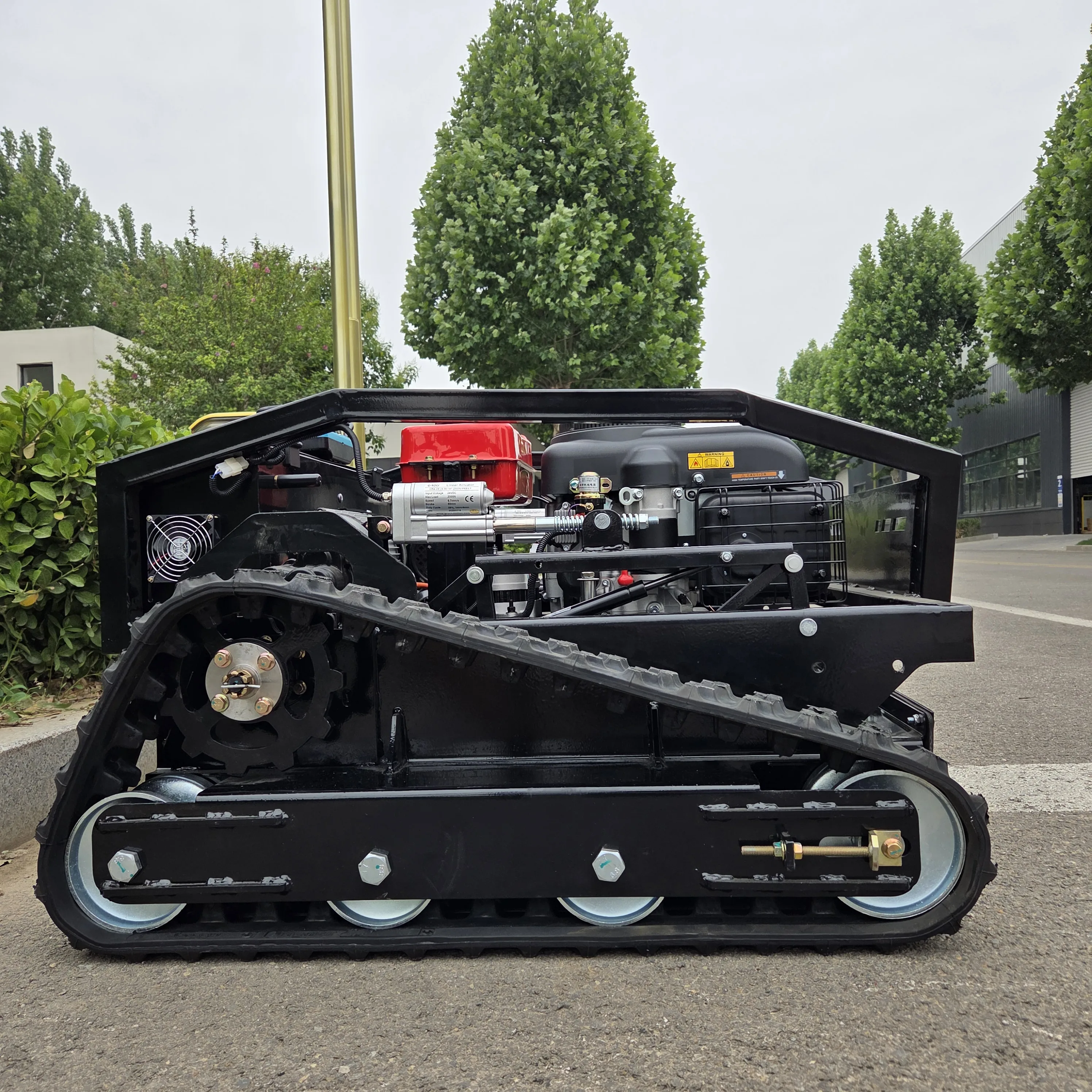 Remote control lawn mower, fully automatic climbing, home use, more delicate cutting, clean garden weeding