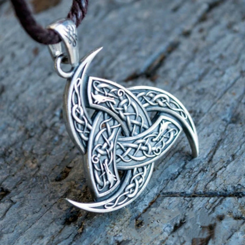 Vintage Aged Dart Design Pendant Necklace for Men Viking Wolf Rune Amulet Party Casual Fashion Jewelry Gift