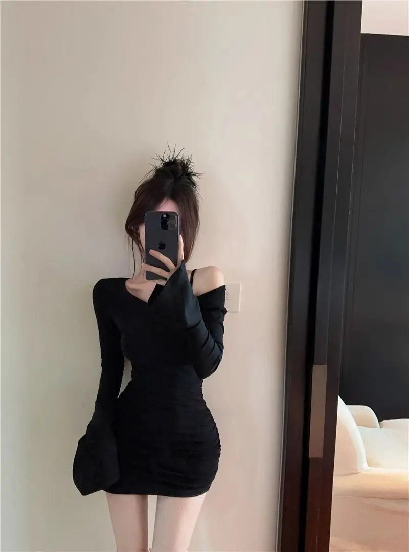 女の子のための傾斜ショルダードレス,ベルスリーブ,タイトなヒップカバーのショートスカート,赤いタイトなTシャツ,新年のスタイル,純粋な欲求,春と秋