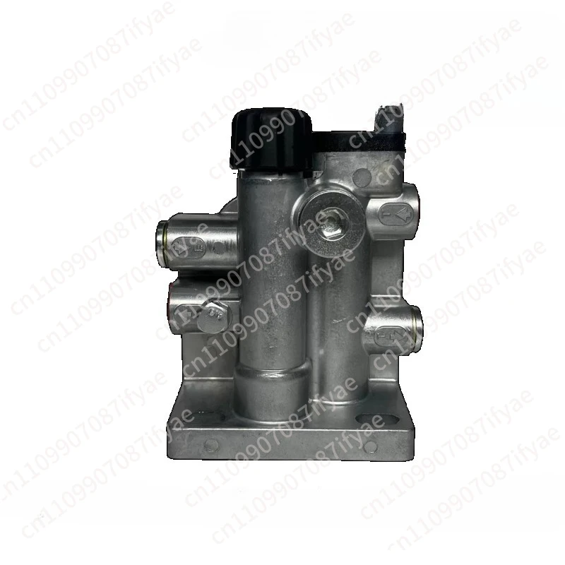 Suitable for Deutz TCD7.8 Volvo Engine 04504438 Oil-Water Separator 04506917 Aluminum Seat Hand Oil Pump