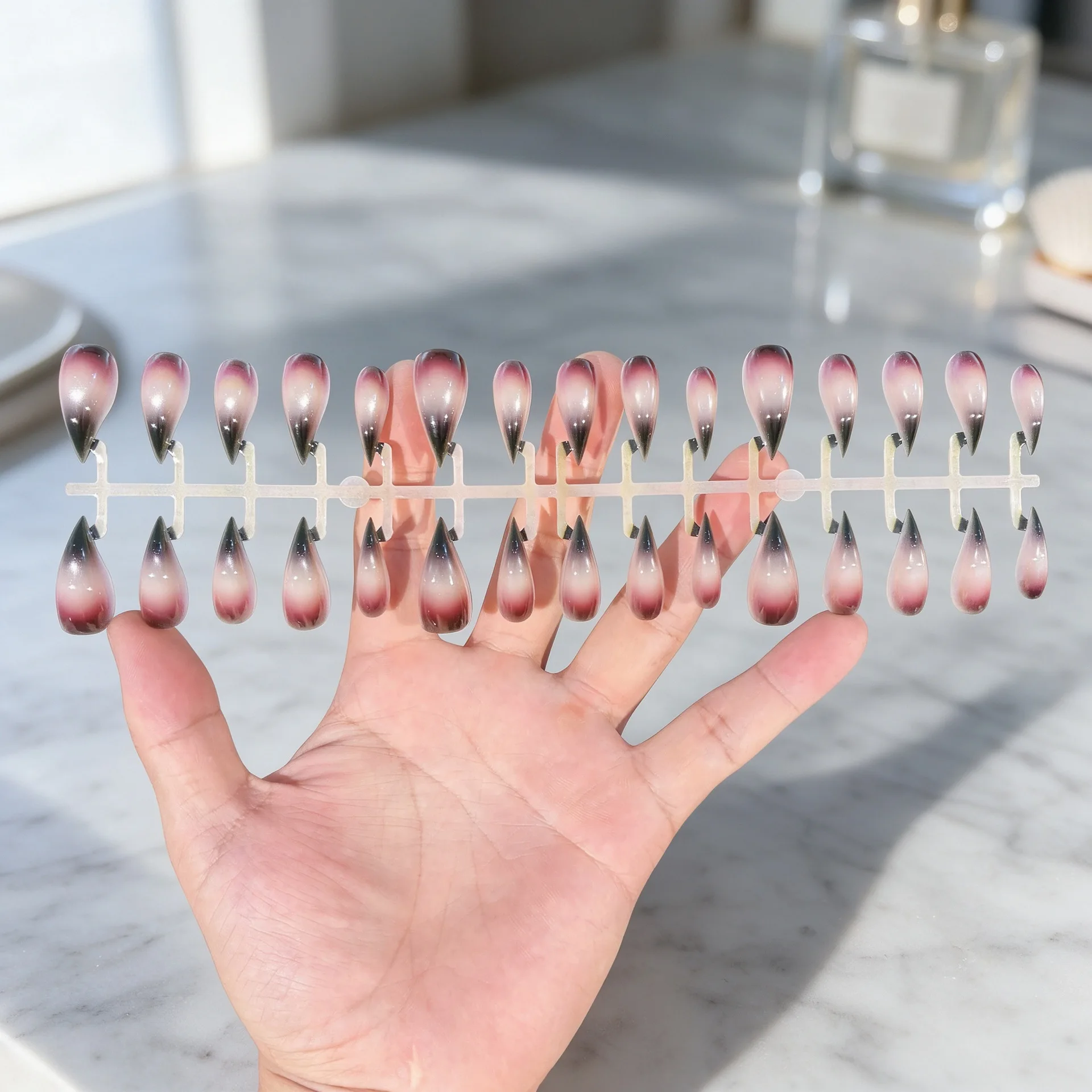 30pcs Dragon Claw Press on Nails Twilight Black-Tip Glass Bead Cat's Eye Fake Nail Long Point Cat Claw False Nail for Women&Girl
