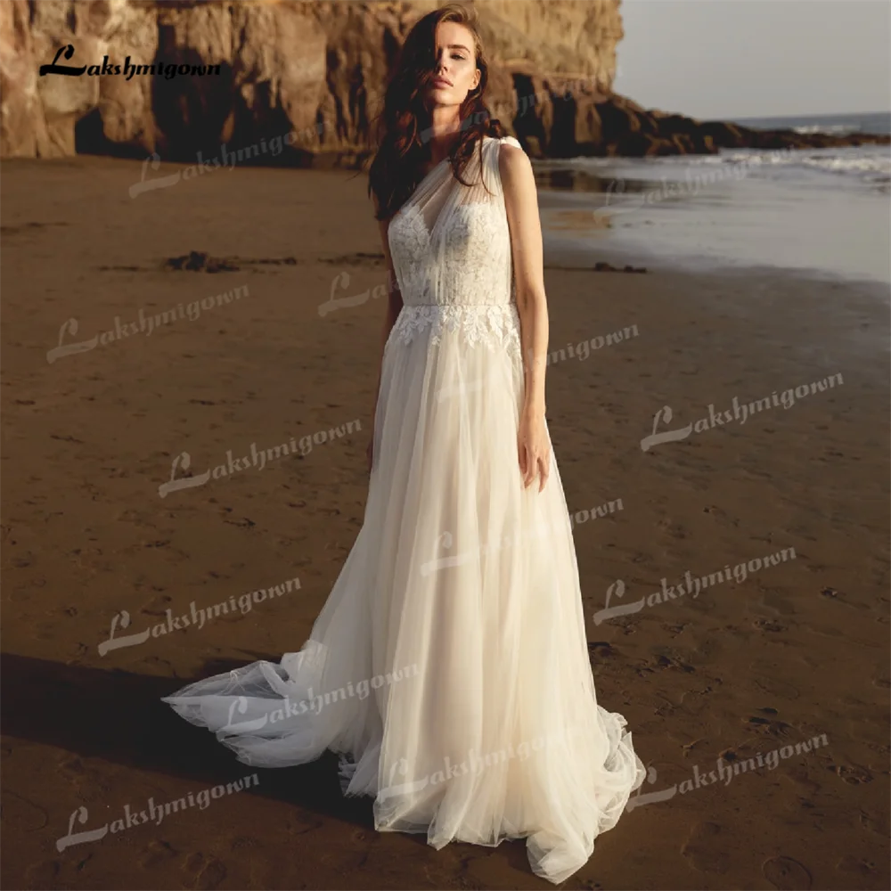 Vestido de novia largo personalizado de línea A, escote en forma de corazón de tul con apliques de encaje, tren de barrido plisado escalonado, vestidos de novia