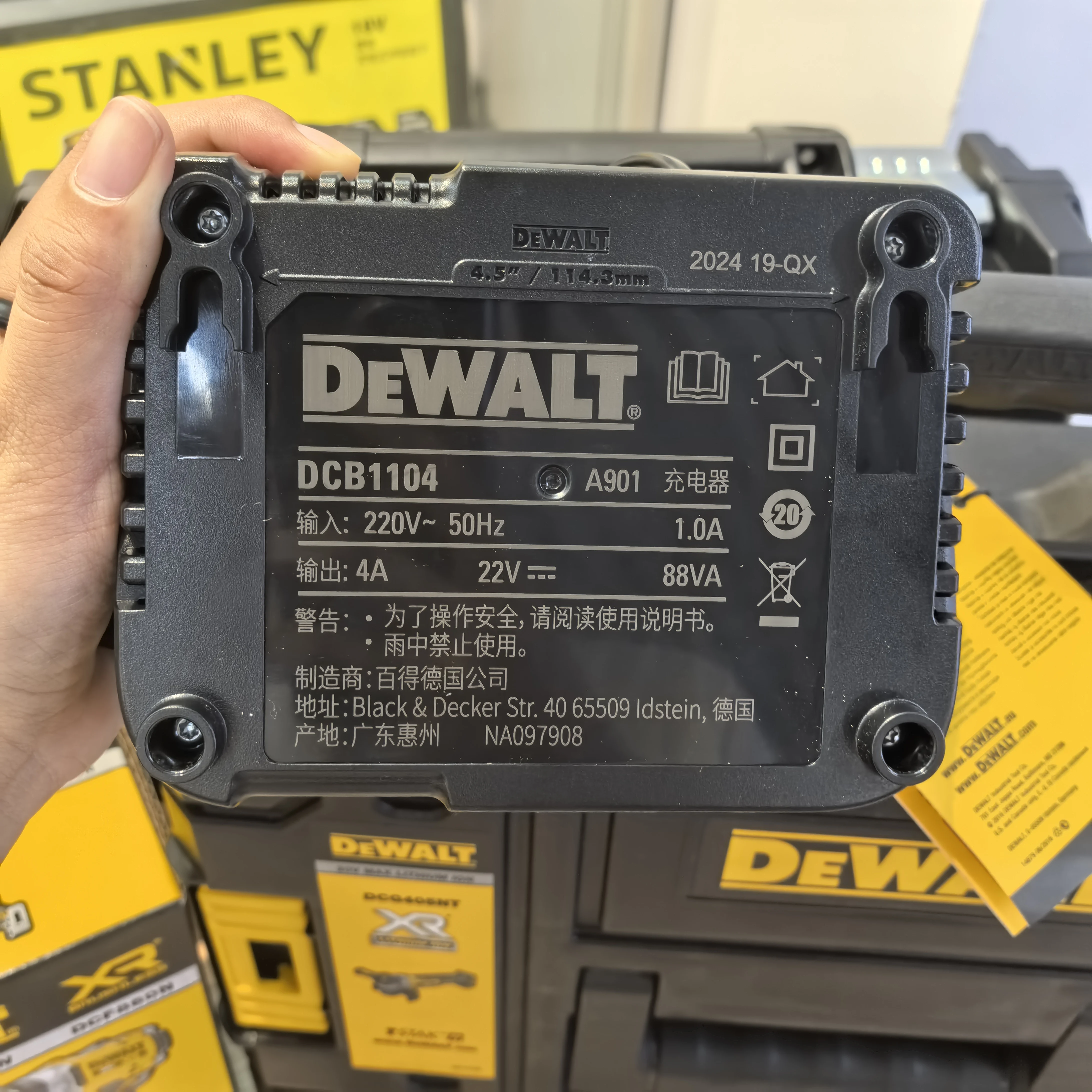 DEWALT DCB1104 Charger DCB118 Fast Charger Suitable For DEWALT 18V/ 20V Full Series Power tools