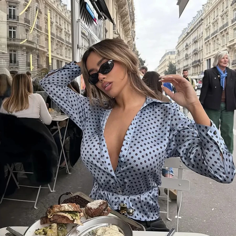 

Женская сексуальная блузка с V-образным вырезом и принтом в горошек, атласная, шикарная, с длинным рукавом, с завышенной талией, светло-голубая, новая весенняя повседневная рубашка для отпуска