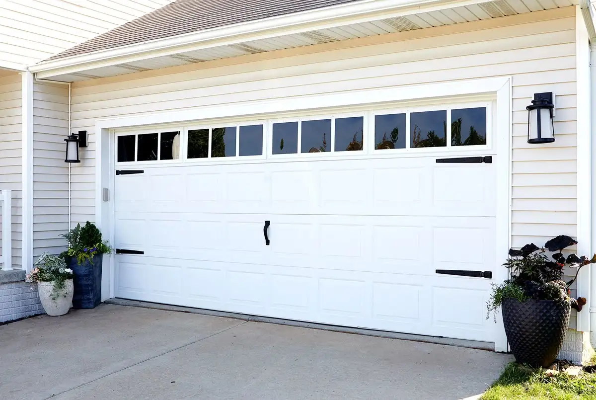 

Modern Residential Aluminum Glass Garage Door Automatic Control Vertical Sliding Garage Doors for Villas Black/Frosted Glass