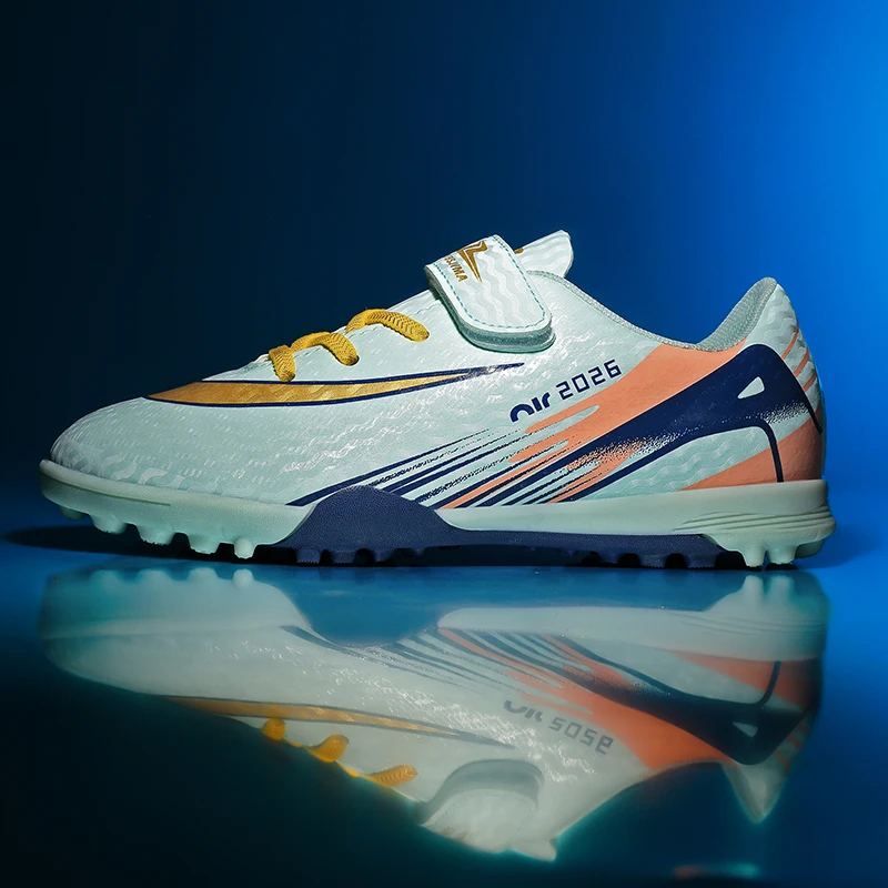 

New low-top soccer shoes with studs for youth students, male and female, high appearance value, wear-resistant and trendy