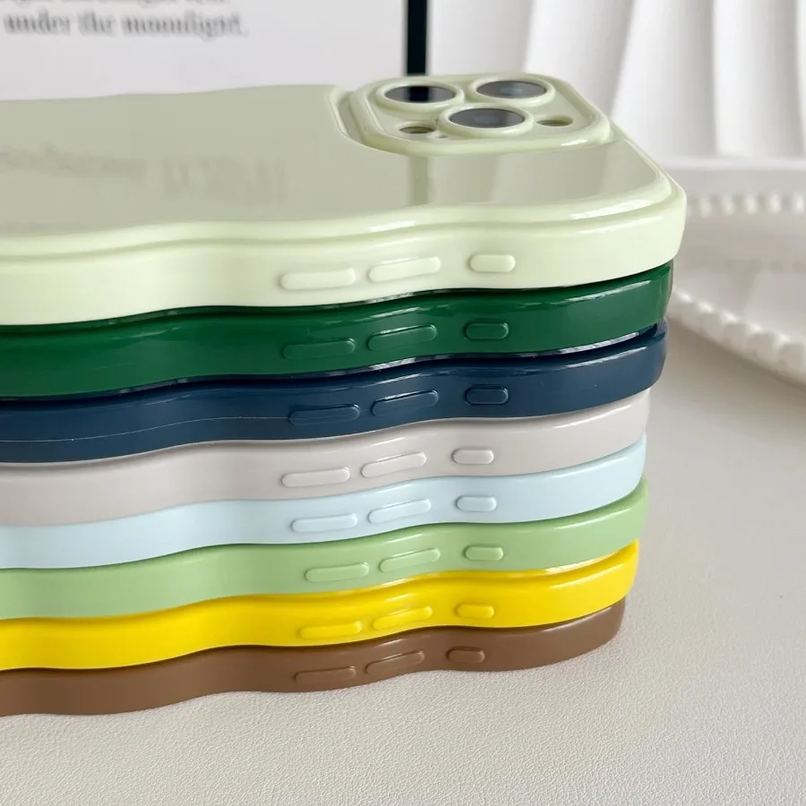 حافظة هاتف لهاتف آيفون 16 برو ماكس بتصميم مموج بسيط وإطار مموج من السيليكون الناعم لهاتف آيفون 16 برو