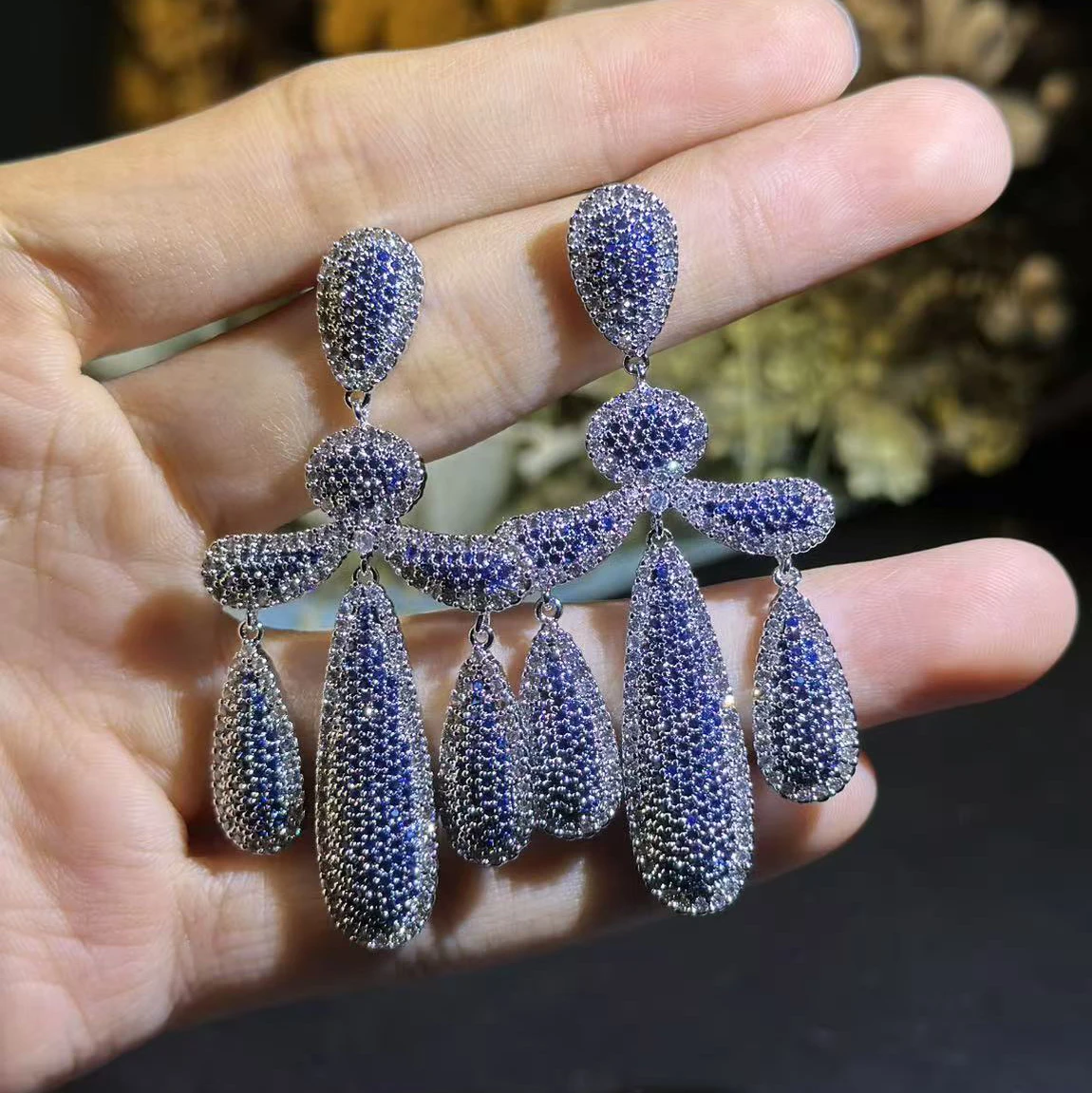 

1 пара серебристо-синих серег-капель с кристаллами и лепестками для элегантной гала-моды, женские ювелирные изделия, подарок на день рождения