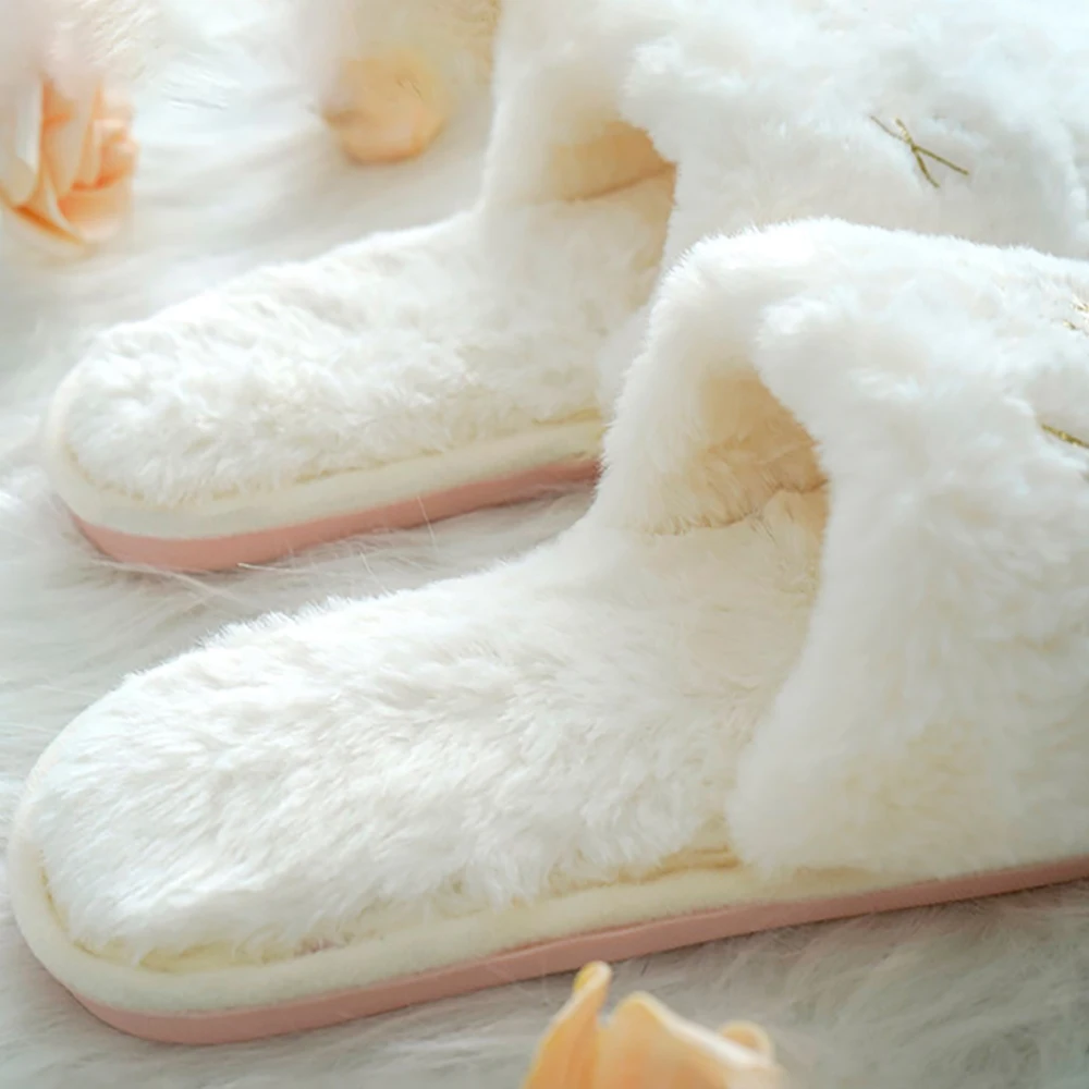 Personalized Wedding Fluffy Slippers Custom Bride Slippers Bachelorette Party Bridesmaid Gifts Women's Faux Fur Slippers