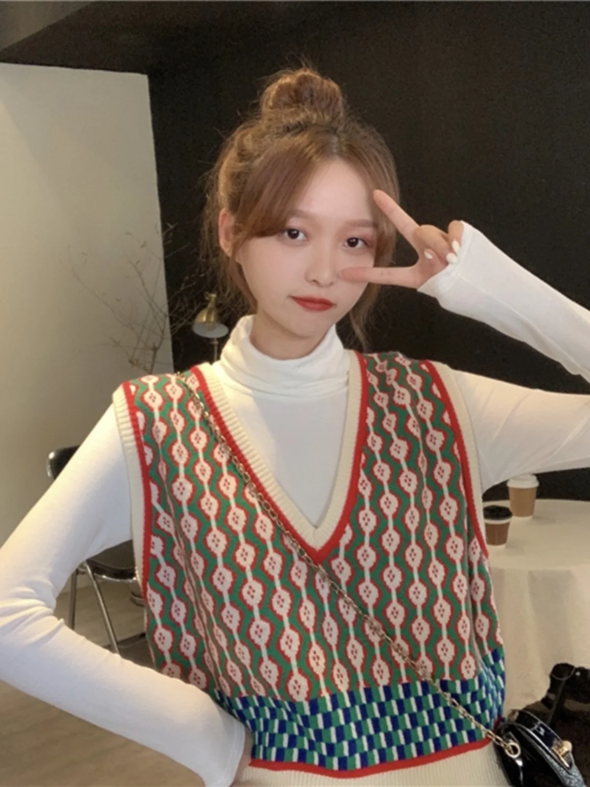 

Вязаный жилет с v-образным вырезом в стиле ретро, осень-весна 2023, свободный крой, небольшой свитер с ажурной вышивкой, женский джет