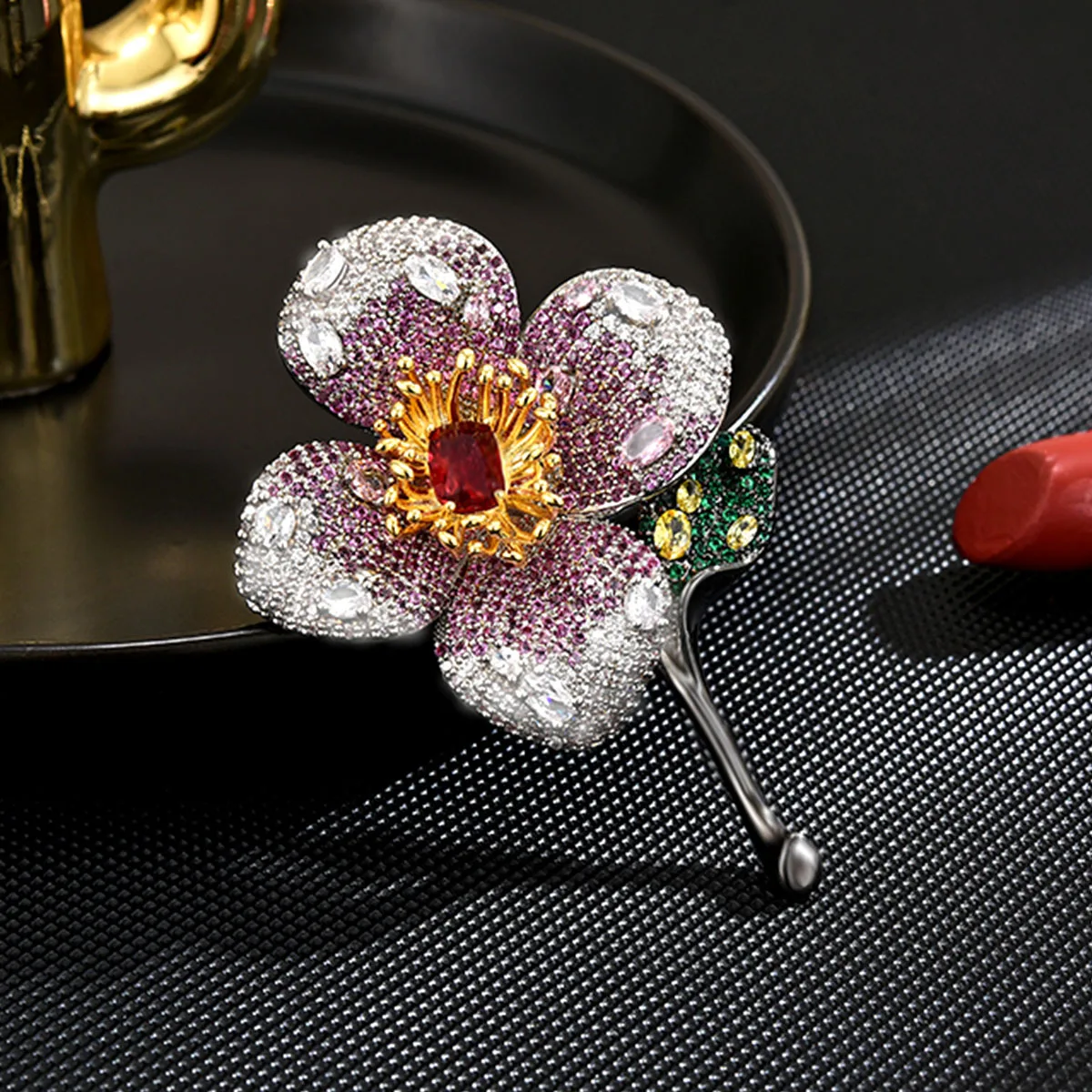 

High-end Exquisite Micro-inlaid Zircon Fashionable Flower Brooches for Women Luxury Design Corsage Suit Jacket Accessories Pin