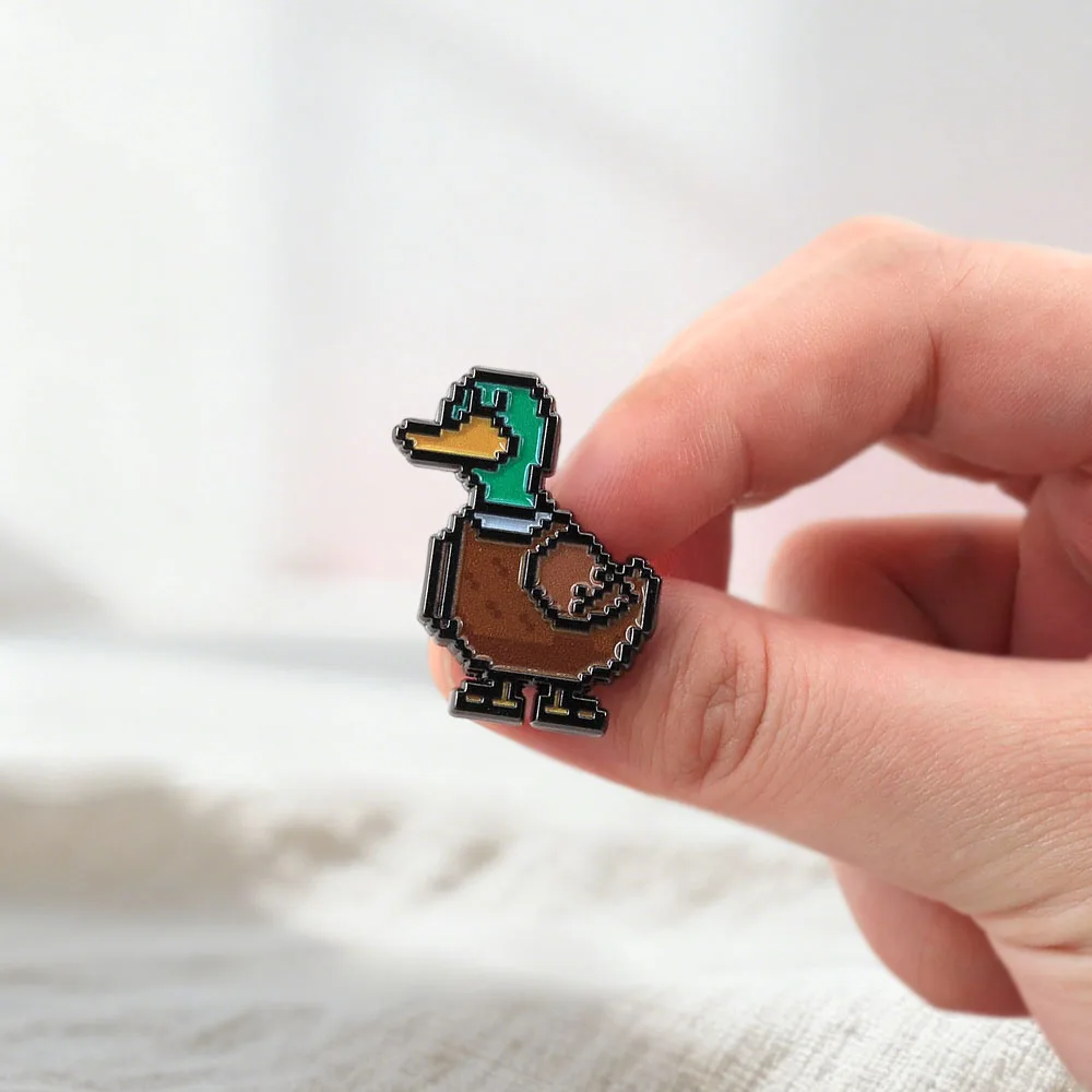 Retro-Pixel-Stil-Entenbrosche, Cartoon-Anas-Platyrhynchos-Abzeichen, niedliche Tierform, Metallnadel, modisches Kleidungsaccessoire, Geschenk. – Detail 6