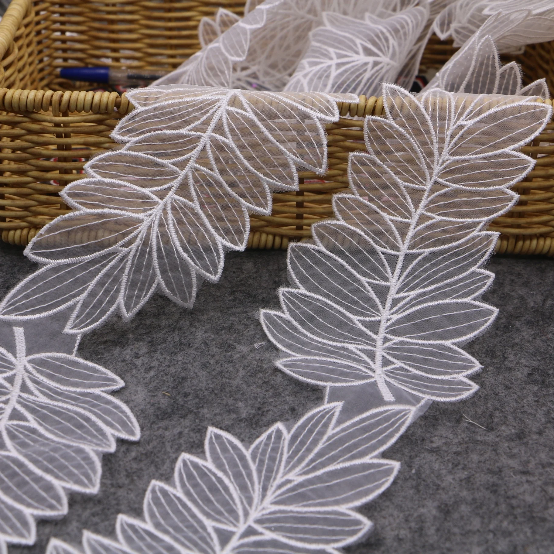 1yards Exquisite White Leaf Floral Lace Trim Ribbon Fabric Embroidered Applique Sewing Craft Wedding Dress Clothes Accessories