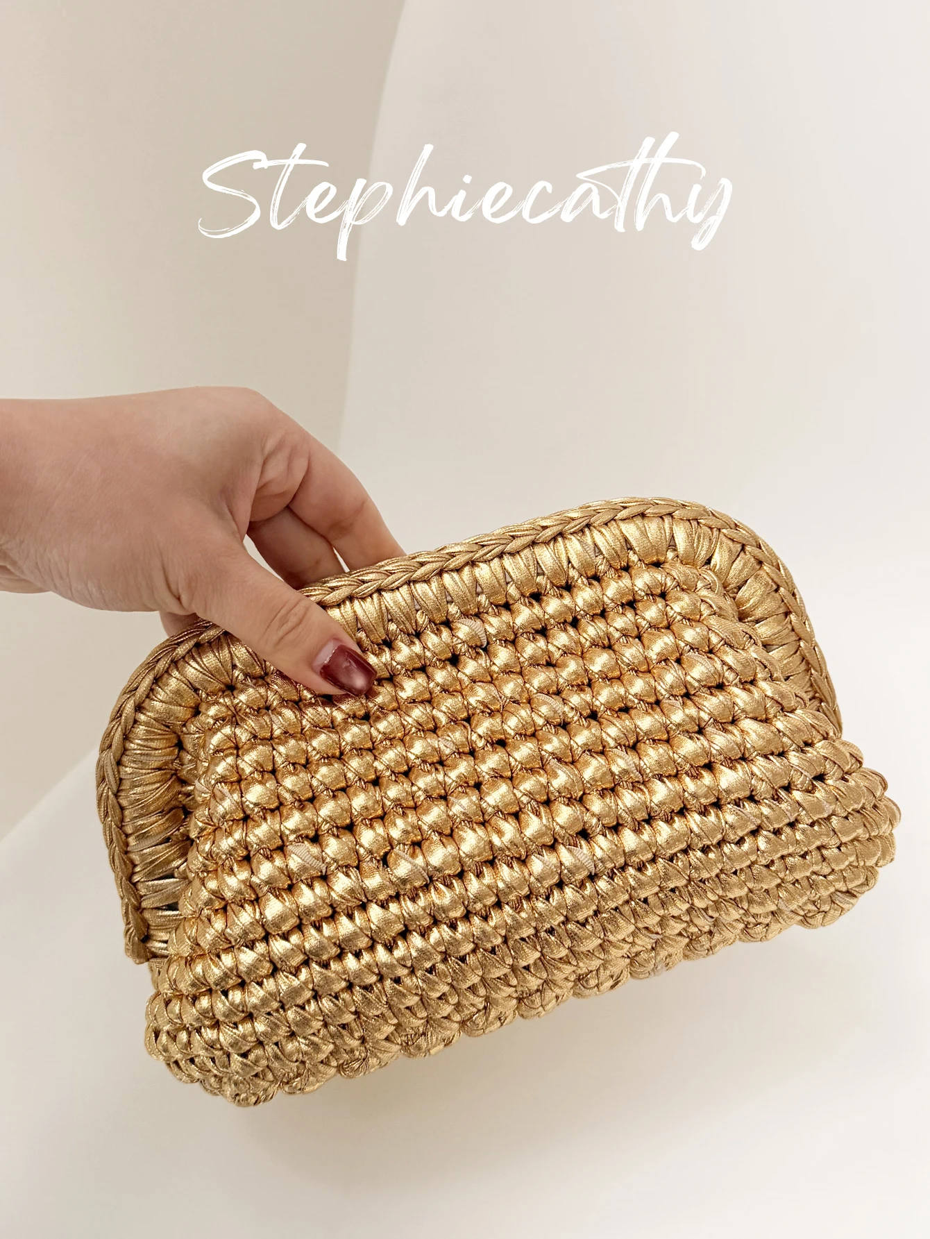 

Женская сумка-клатч SC, модная, роскошная, из металлизированной ткани с полосками, ручная работа, плетеная, с застежкой, портативная, для повседневного использования и праздников