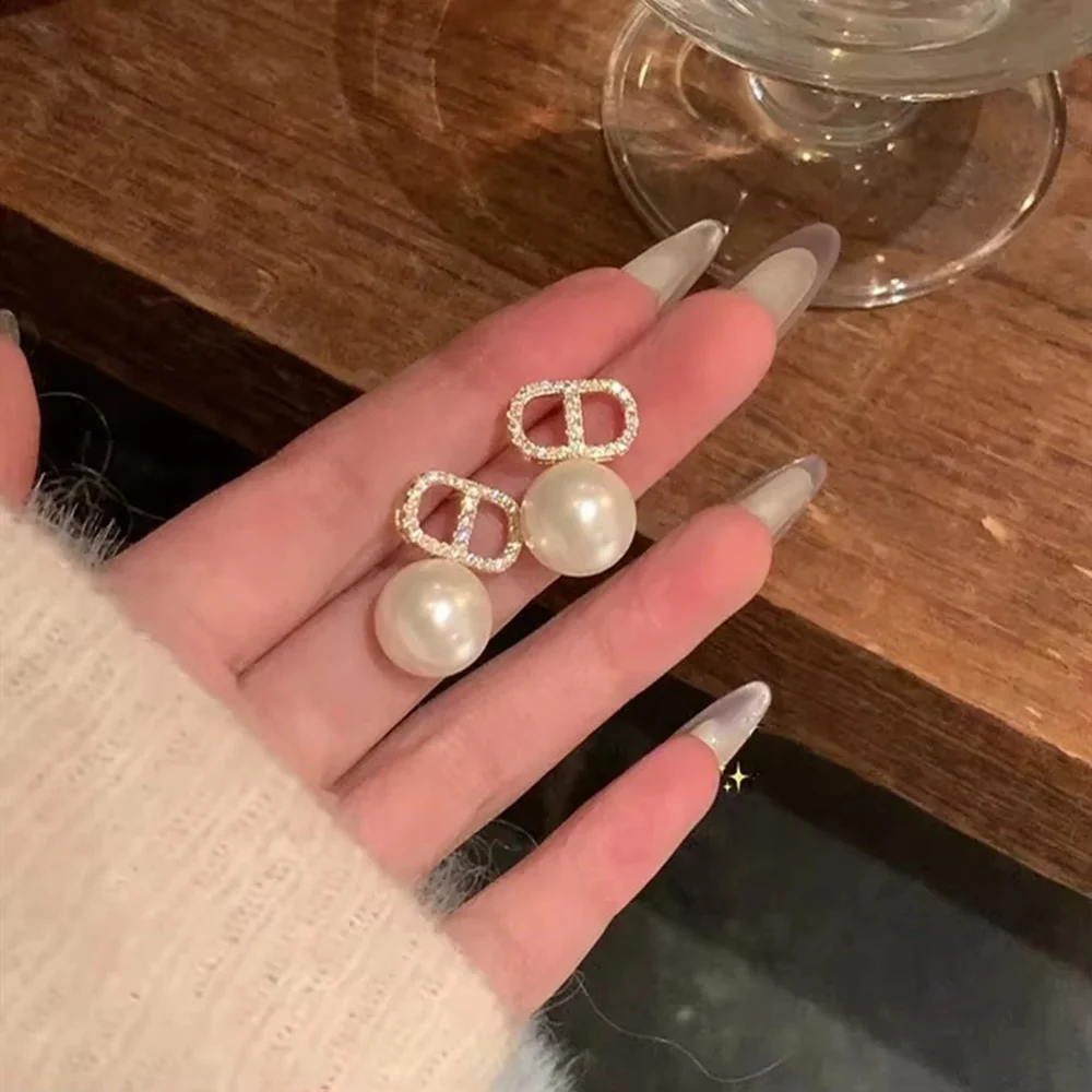 Uworld Hypoallergene, stilvolle Vintage-Blumen-Ohrstecker, Premium-Ohrstecker aus 18 Karat vergoldetem Edelstahl, für Damen, Party, Serbest Social