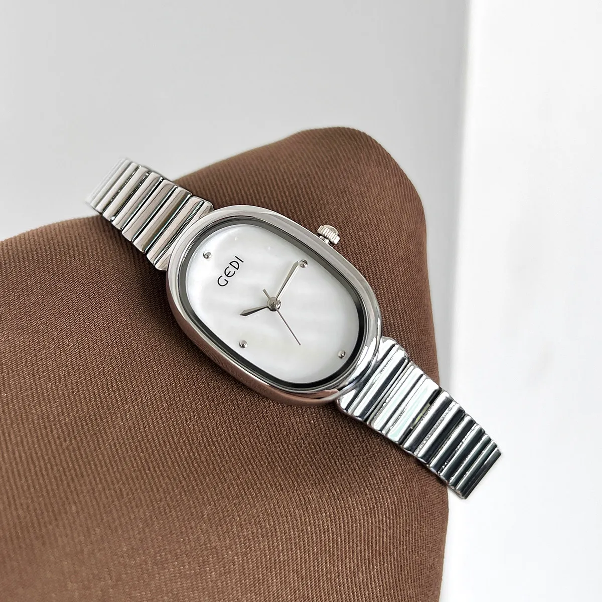 

Women'S Oval Quartz WatchStylish And VersatileExquisite And Fashionable, Small And Unique Wristwatch, A Creative Gift For Women.
