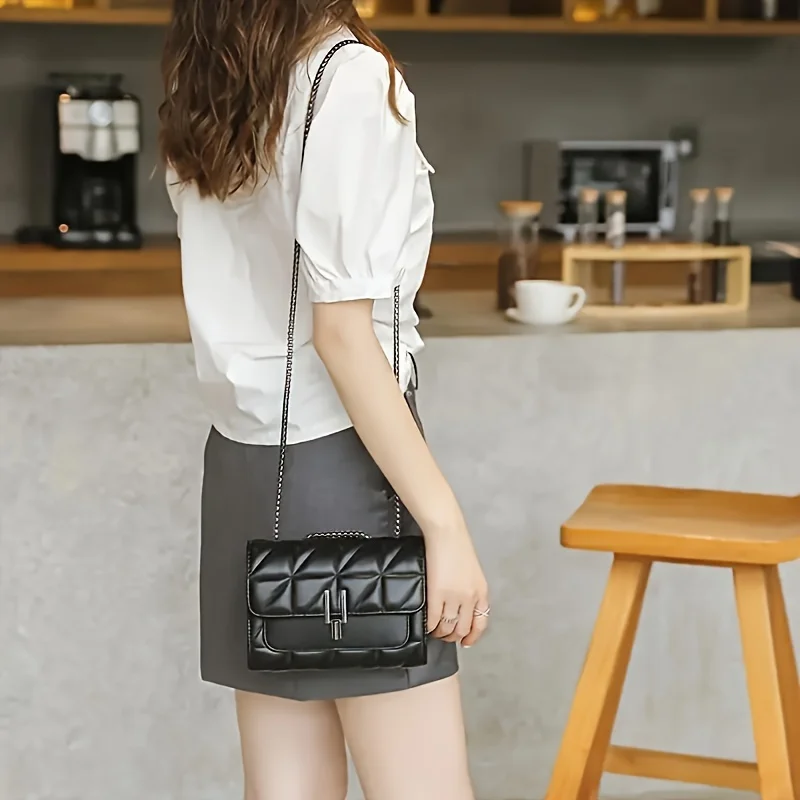 Stylish Quilted Flap Crossbody Purse,Chain Strap with Lock Wallets  for Womens Casual  Party Outings Commuter Versatile Bag