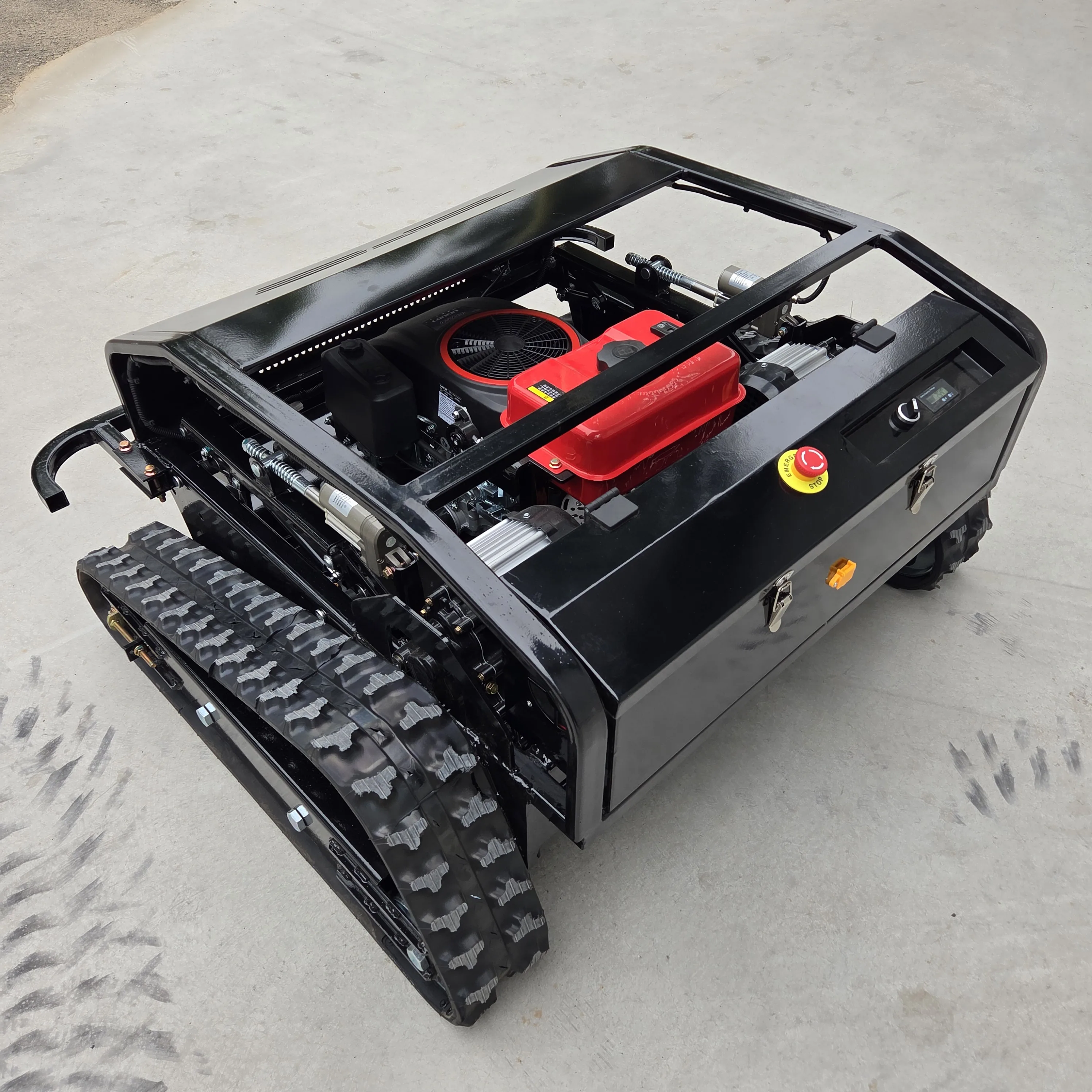 Fully automatic lawn mower Remote control Powerful power to conquer the changing terrain of the garden Proof of strength