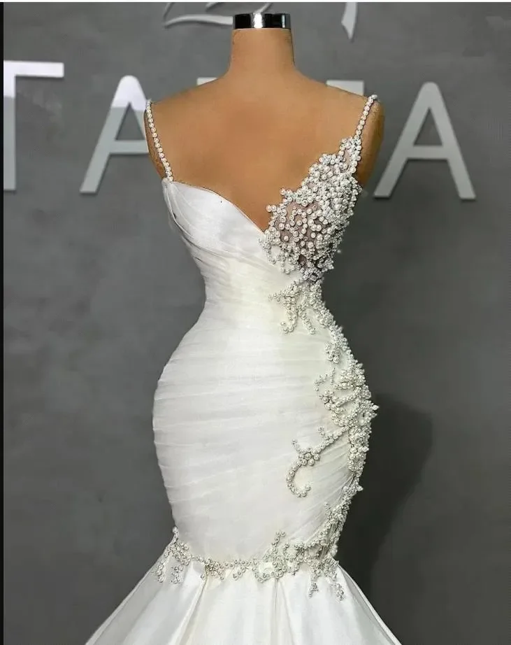 Lussuoso e glamour abito da sposa a sirena di perle Sexy scollo a v senza schienale abito da sposa plissettato sottile italiano Vestidos De Novia