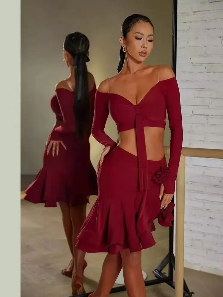 Dezelfde op maat gemaakte Latin-dansrok voor volwassenen, 2-delige set, meisjestop en visgraatrok, splitset rood en zwart