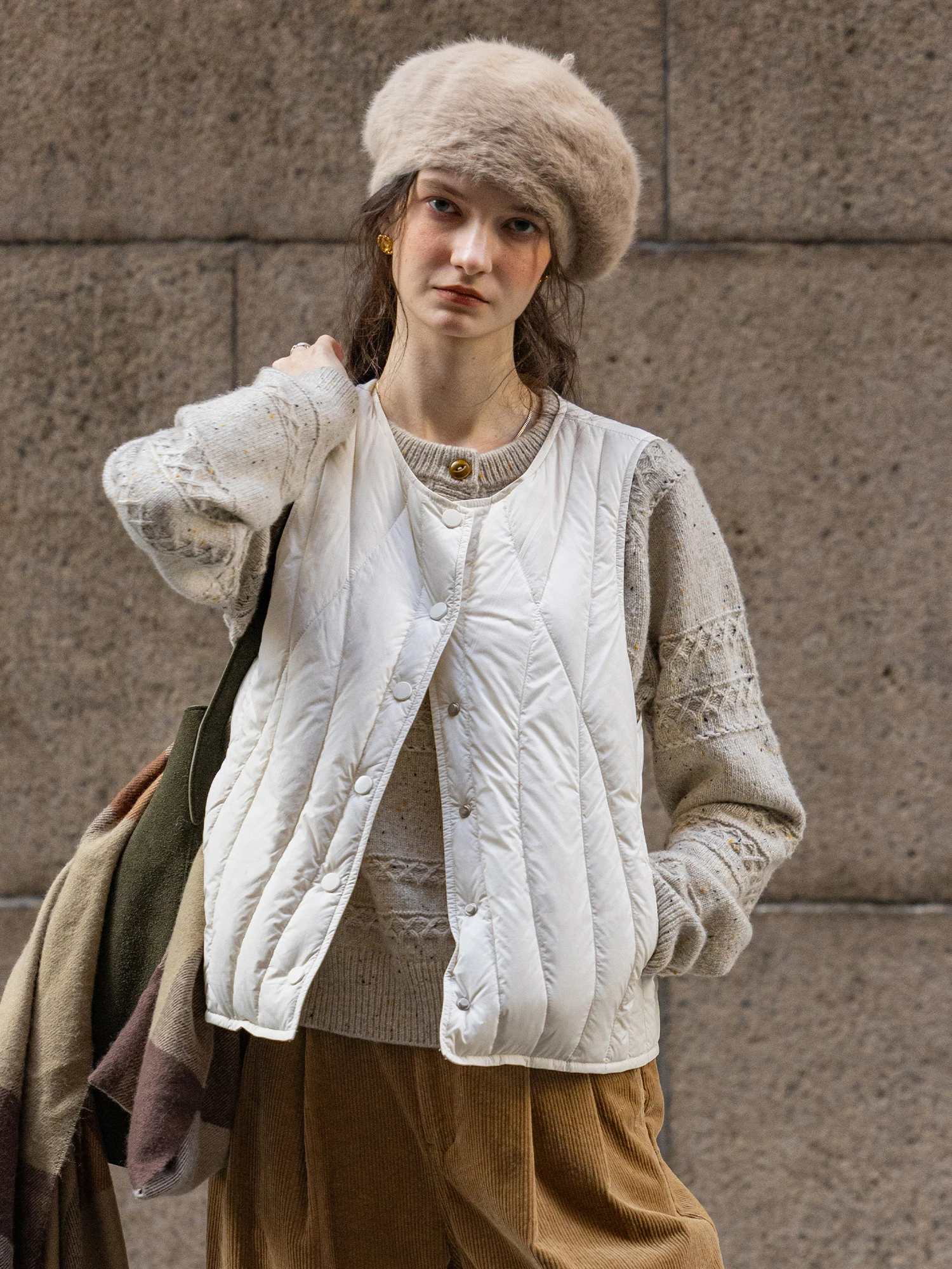 

Легкий утепленный жилет из белого пуха высокой плотности New National Stand 90 Dailyart с нейлоновым волокном для женщин