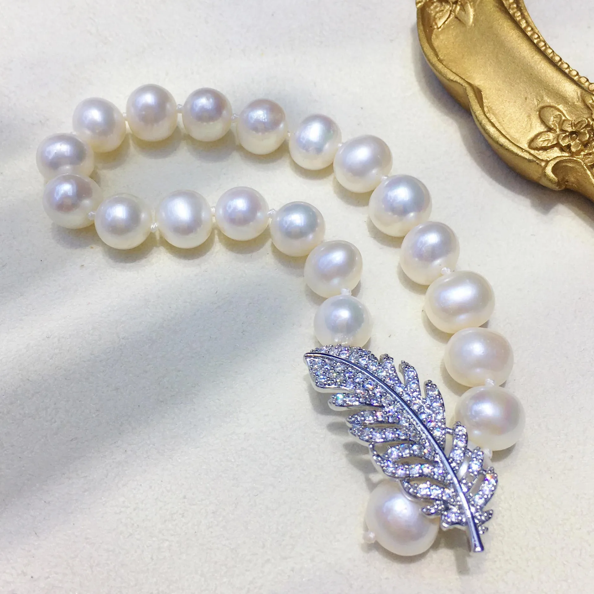 

Pearl Feather Bracelet 8mm Natural Freshwater Pearl Adjustable Bracelet