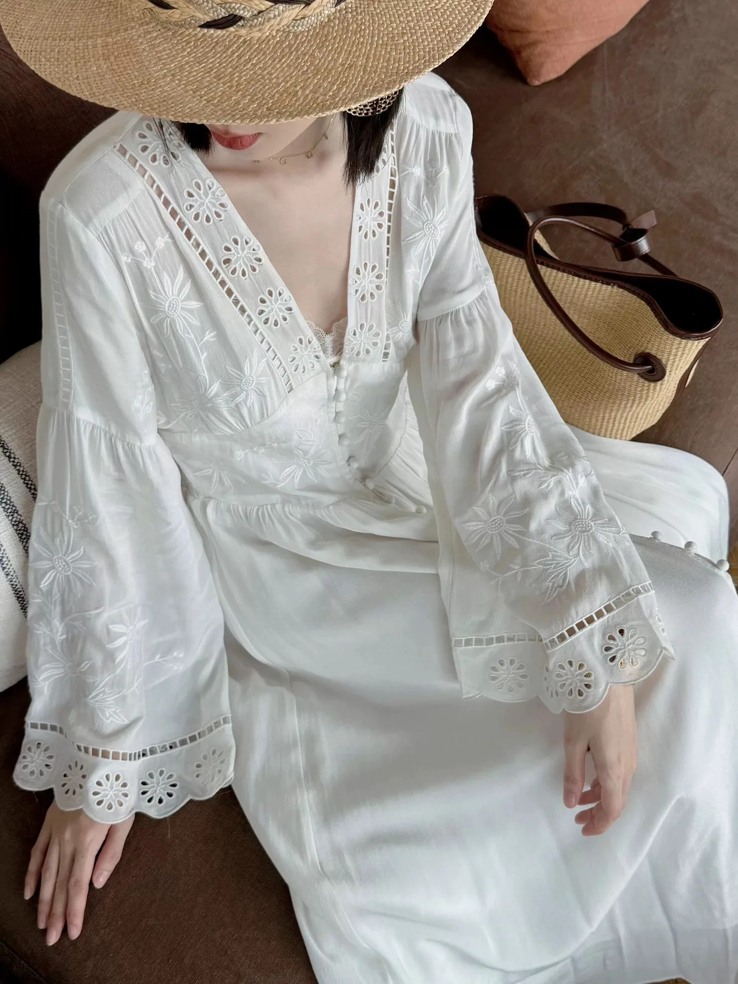 Abito da donna in pizzo a maniche lunghe svasato con scollo a V profondo ricamato floreale in rayon di cotone vintage Abito da donna Boho Beach autunnale da festa