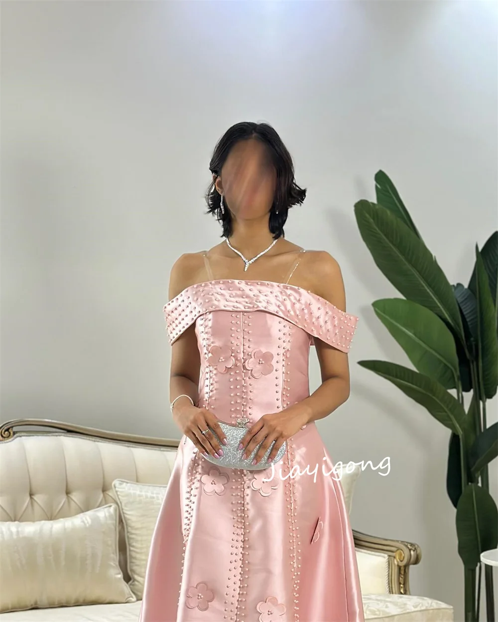 Vestidos largos personalizados de alta calidad con apliques plisados de Charmeuse, corte en A, hombros descubiertos, ocasión a medida exquisita