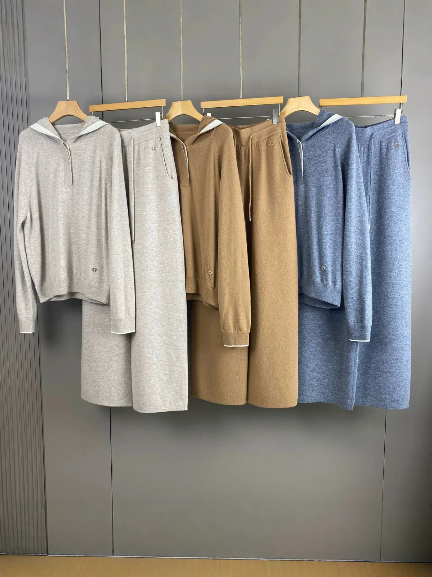 2026Autumn/Winter Pure Cashmere Color-Block Hooded Sweater and Elastic-Waist Straight-Leg Wide-Leg Pants Set