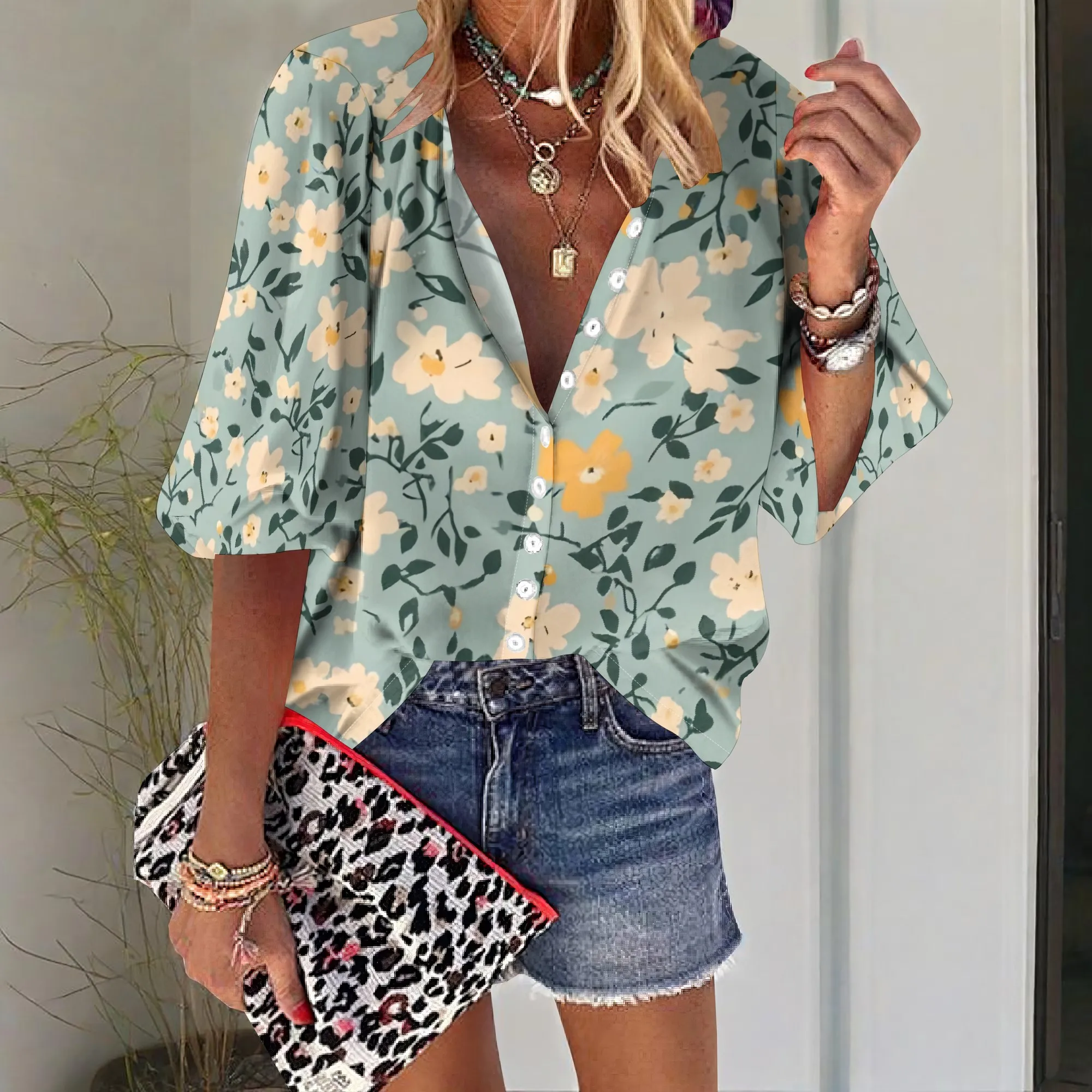 Рисунок 2 - Женская летняя винтажная блузка с цветочной графикой