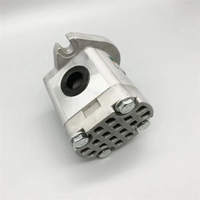 Gear Pump EX200-5 HPV102 Gear Pump 4276918 9218005 Hydraulic Pilot Pump