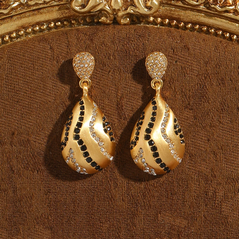 

Vintage Water Droplet Drop Earrings Luxury Designer Gold Color High Quality Brand Jewelry Valentine Day Gift Wedding Accessories