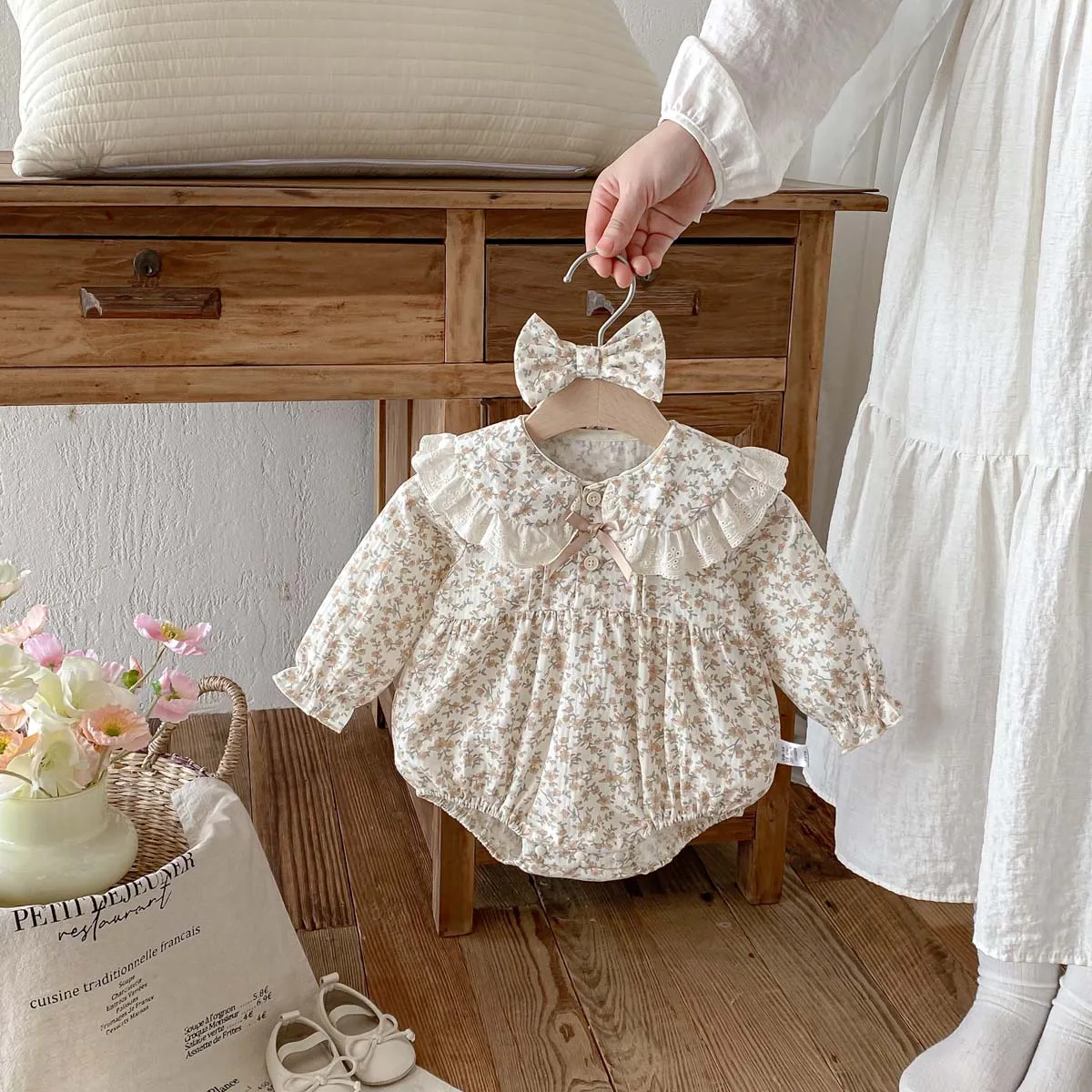Spring Baby Girl Soft and Comfortable Floral Jumpsuit, Baby Girl Cute Doll Collar Small Floral Long Sleeve Jumpsuit, Bow Hair Ba